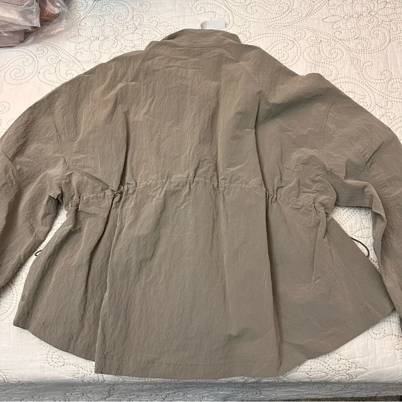 NEW Lululemon lightweight nylon taupe tan Jacket - Picture 7 of 7